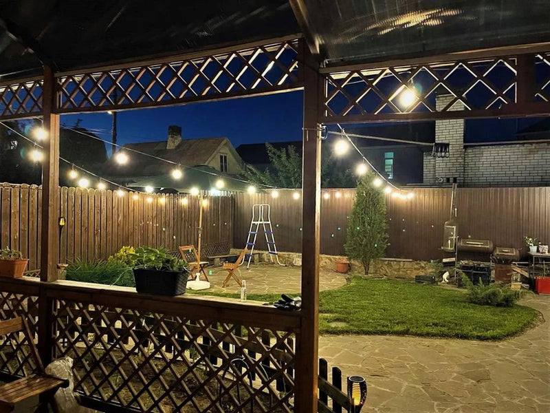 🌿 Comment décorer avec des guirlandes lumineuses le jardin d’une villa ?